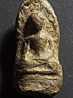 พระรอด เนื้อดินบรรจุกริ่ง กรุคลองทรงกระเทียม (ขายแล้ว)