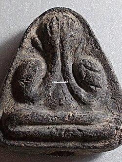 พระปิดตามหาลาภ เนื้อผงใบลานผสมผงบางขุนพรหม วัดประสาท ปี 06