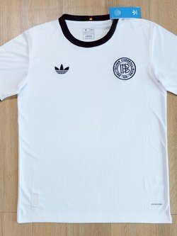 เสื้อทีมชาติเยอรมัน สีขาว รุ่นพิเศษ 2025