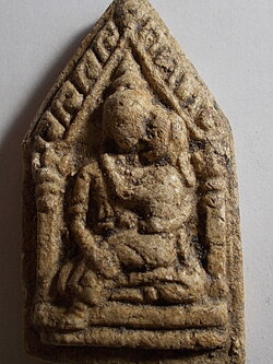 พระขุนแผนอุ้มนาง เนื้อผงน้ำมันเก่า (ขายแล้ว)