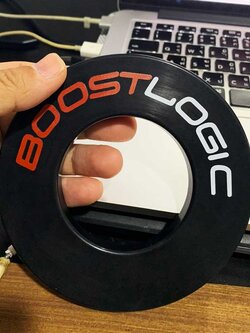 พิมพ์ยูวีโลโก้บนยาง สกรีนโลโก้บนยาง ยางรองเครื่องจักร