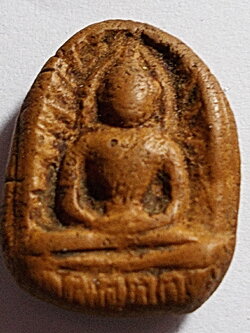 พระกรุลานดอกไม้ เนื้อดิน สุโขทัย พิมพ์นิยม ซุ้มกอใหญ่