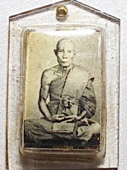 รูปถ่ายซีเปีย หลวงปู่หลิววัดไร่แตงทอง หลังตะกรุดสามกษัตริย์