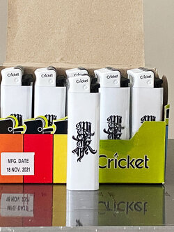 ไฟแช็ค Cricket พร้อมพิมพ์ข้อความ เส้นละเอียด