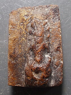 พระแผงตัดเดี่ยว กรุพระธาตุนาดูน พิมพ์นาคปรก เนื้อดินผิวมะขามเปียก