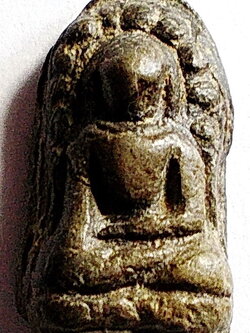 พระรอดเศียรโล้น กรุวัดหัวข่วง วัดแสนเมืองมาหลวง จ.เชียงใหม่