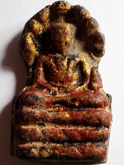 พระนาคปรก เนื้อดินมีชาดมีทอง กรุเก่าไม่ทราบที่