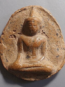 พระนางกำแพงกลีบบัว เนื้อดิน กำแพงเพชร