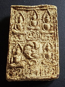 พระผงกระดูกผีหลวงพ่อพุ่ม วัดโคกสวาย พิมพ์พระเจ้าห้าพระองค์หน้าเดียว