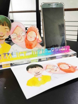 ที่วางของใช้บนโต๊ะทำงาน และวางมือถือ