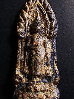 พระเนื้อดิน กรุวัดประยูรวงศาวาส กรุงเทพฯ ปางประทานพร