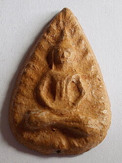 พระกลีบบัว เนื้อดิน กรุวัดลิงขบ