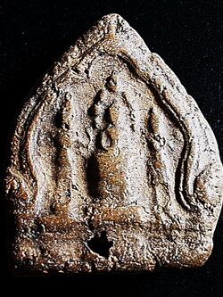 พระนารายณ์ทรงปืน เนื้อดิน กรุวัดพระศรี ลพบุรี