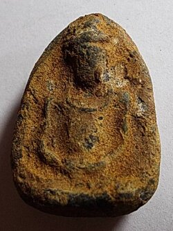 พระร่วงนั่ง เนื้อดินมีกริ่ง กรุคลองทรงกระเทียม