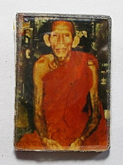 รูปถ่ายสีอัดกระจกหน้าหลัง ลป.จันทร์ วัดทุ่งเฟื้อ นครฯ