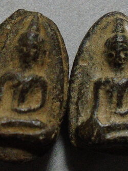 พระเม็ดน้อยหน่า หลังอุ กรุวัดศาลาปูน จ.อยุธยา มาเป็นคู่ ราคาพิเศษ (ขายแล้ว)