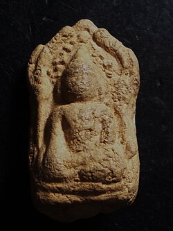 พระซุ้มไข่ปลา เนื้อดิน กรุวัดป่าแตง อยุธยา