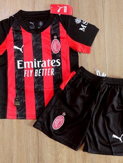 ชุดฟุตบอลเด็ก – 2025-26 ชุดฟุตบอลเด็กเอซี มิลาน สีดำเเดง สำหรับเด็ก Fans Edition เกรดแฟนบอล Size 18-28