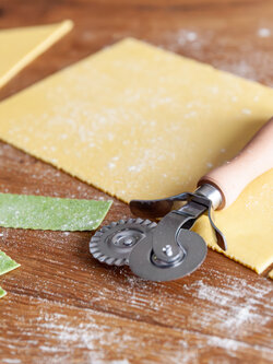 Marcato อิตาลี ลูกกลิ้งตัดแป้ง 2 in 1 แบบหัวเรียบและหัวหยักในแท่งเดียว รุ่น Tagliapasta