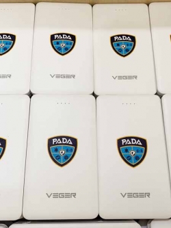 พิมพ์โลโก้ 4 สี บนแบตสำรอง power bank ด้วยระบบ UV