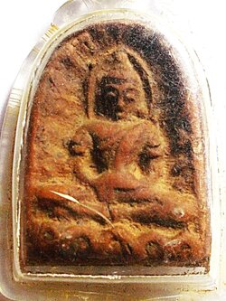 พระเนื้อดินพิมพ์ซุ้มกอพิมพ์ใหญ่ เนื้อแดง กรุวังมะสะ จ.พิษณุโลก ในเลี่ยมเดิม (ขายแล้ว)