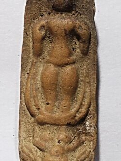 พระพิมพ์พระพนัสบดี เนื้อดินเผา ผสมผงพุทธคุณ วัดสารนาถ เเม่ชี บุญเรือน ปี 2499 (ขายแล้ว)