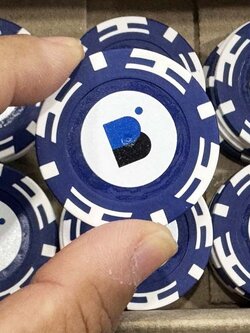 บริการพิมพ์โลโก้พร้อมชื่อ บนเหรียญ ชิฟ คาสิโน Casino หน้า-หลัง