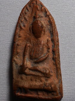 พระสรรค์นั่งไหล่ยก เนื้อดิน ชัยนาท (ขายแล้ว)