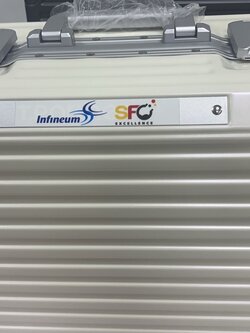 พิมพ์กระเป๋าเดินทาง สกรีนโลโก้บนกระเป๋าเดินทาง