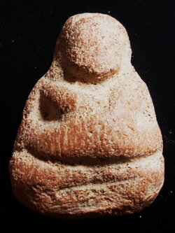 พระสังกัจจายน์ เนื้อดินบรรจุกริ่ง กรุคลองทรงกระเทียม