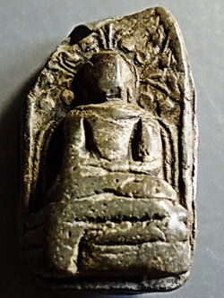 พระคงเขียว เนื้อดิน ลำพูน