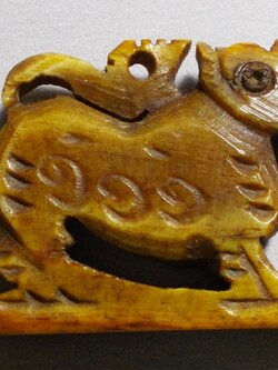 สิงห์สามขวัญแกะเก่า ไม่ทราบเกจิ ใต้ฐานลงจารย์แผ่วๆ