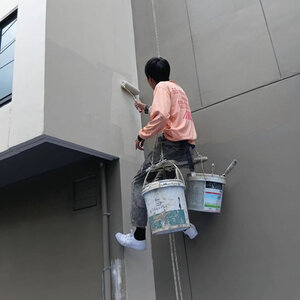 ช่างทาสีโรยตัว สันกำแพง