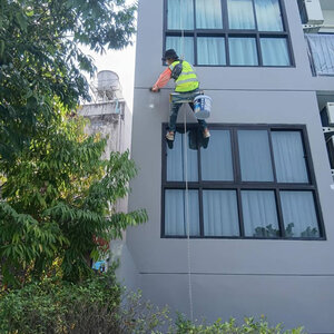 ช่างทาสีโรยตัว ฮอด