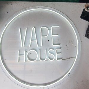 ป้ายนีออนฟรค สีขาว VAPE HOUSE